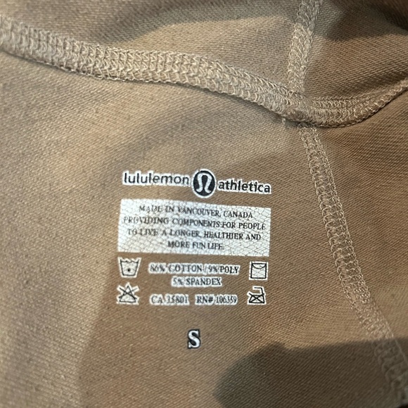 Lululemon cotton spandex capris size small - Picture 3 of 3